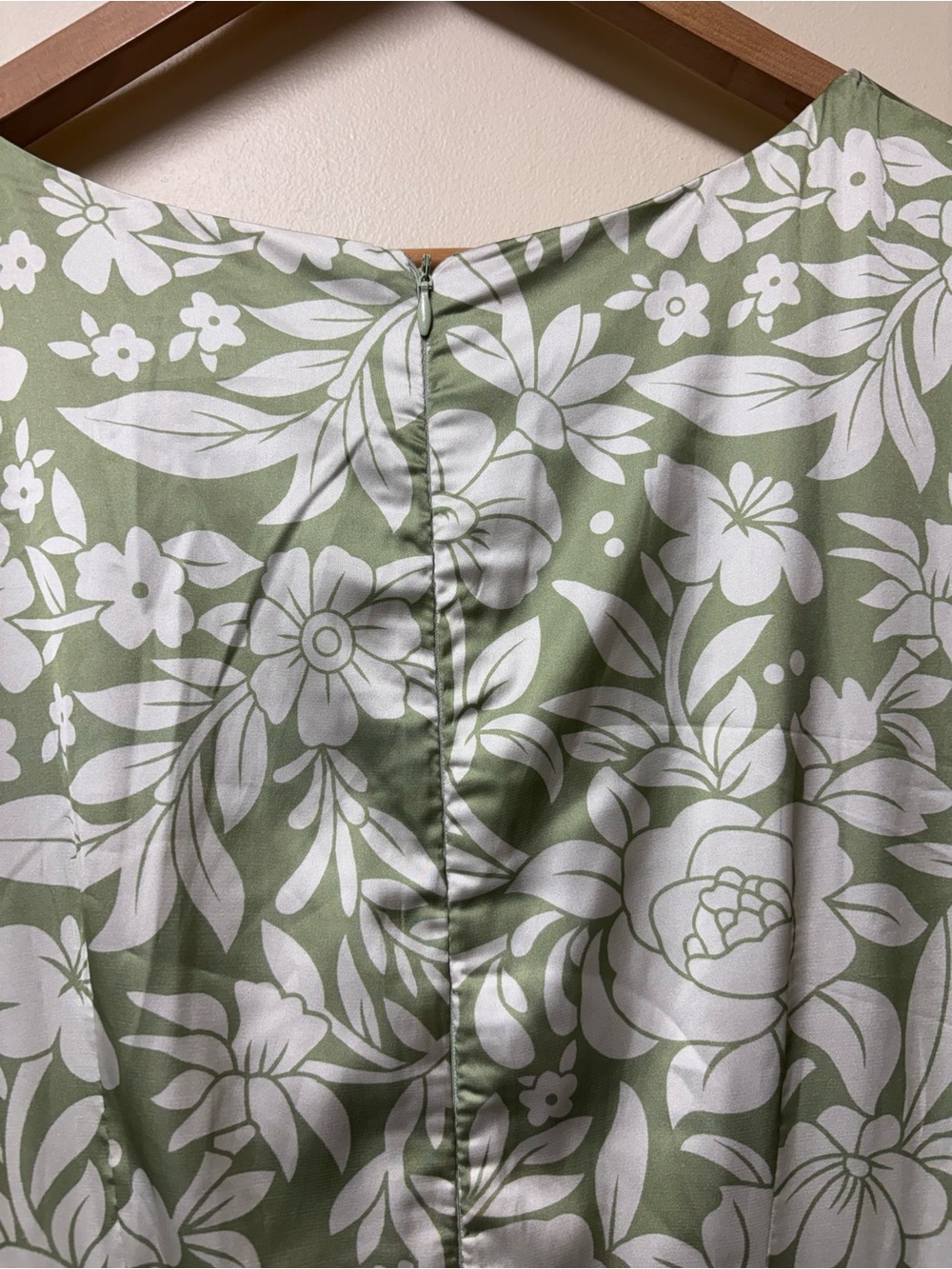 SHOWPO Freollyn Deep V Neck Floral Sheer Sleeve Maxi Dress in Sage Size 10 NWT - Picture 14 of 14